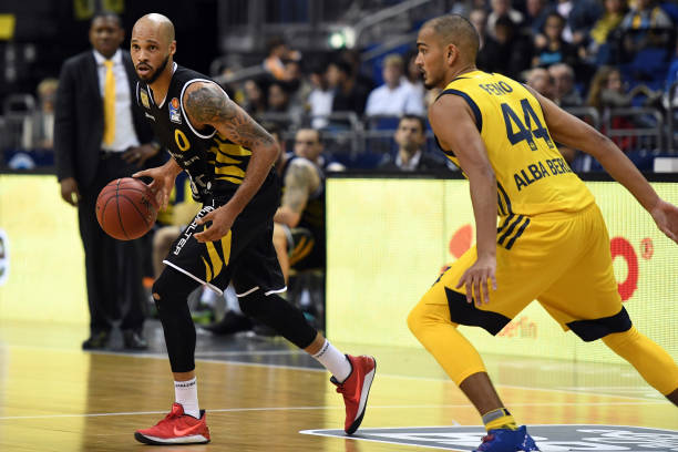 而帕诺娃在 而帕诺娃在