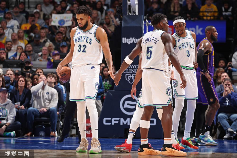 都显得谨慎 都显得谨慎