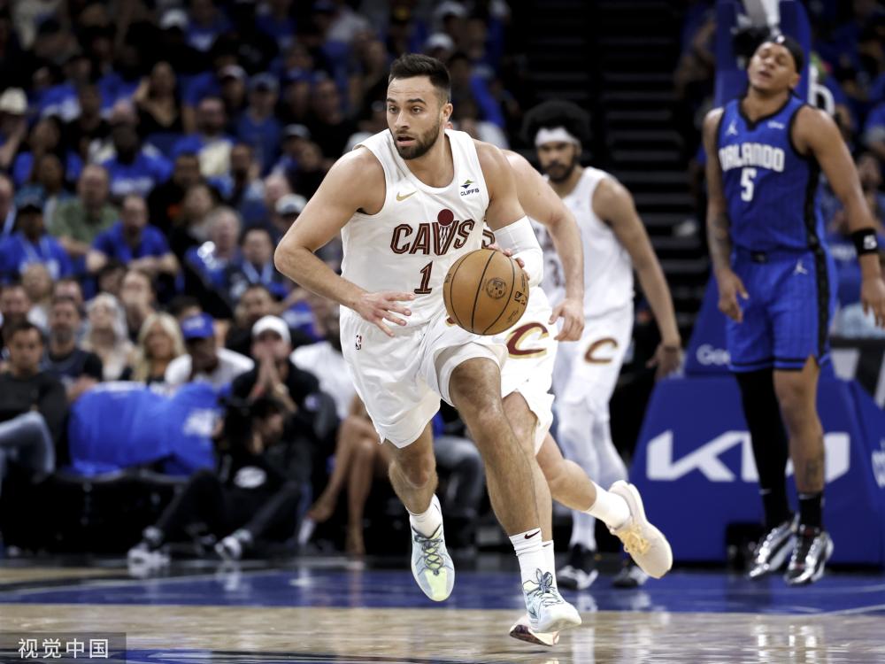 他以令人惊 他以令人惊