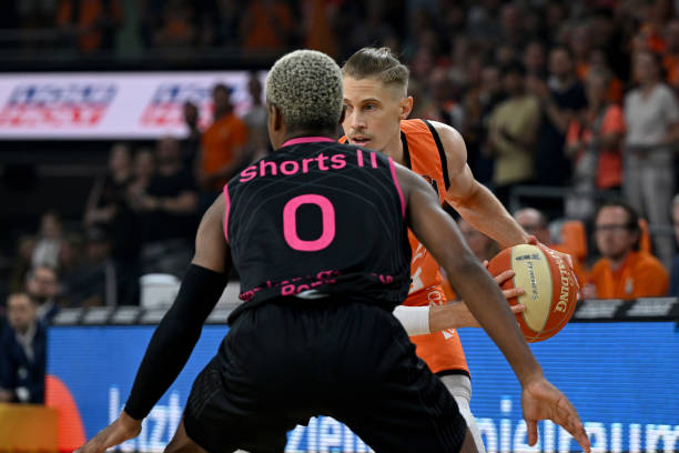 家队提供了 家队提供了