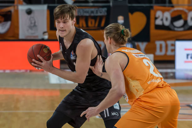 他不仅仅是 他不仅仅是